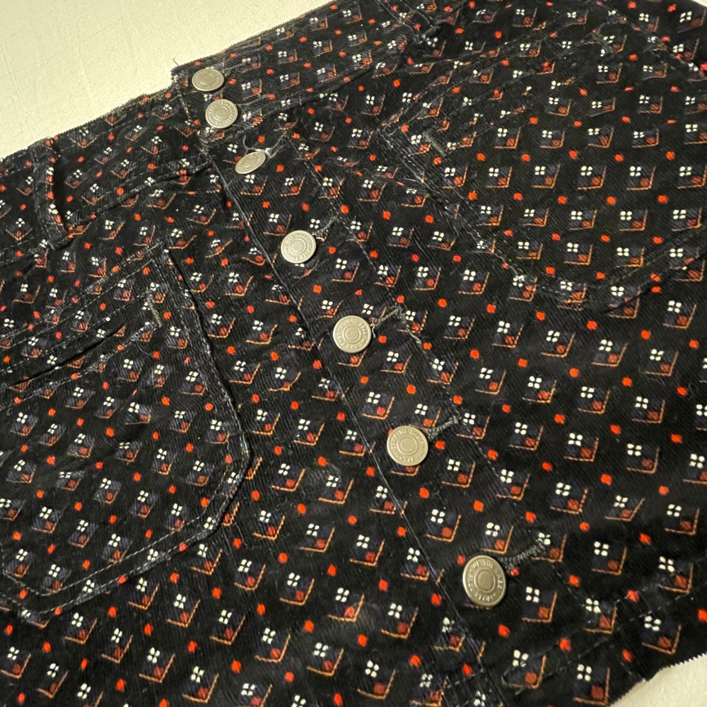 Stylish Black Patterned Skirt - image 1